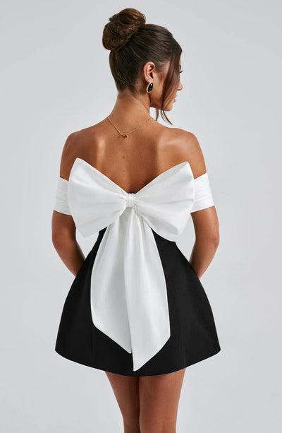 Noir Bloom | Robe Mini Élégante